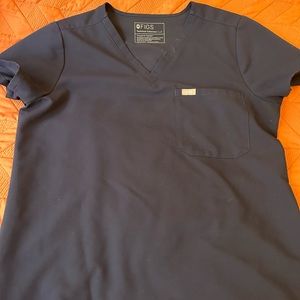 2 Figs one pocket tops